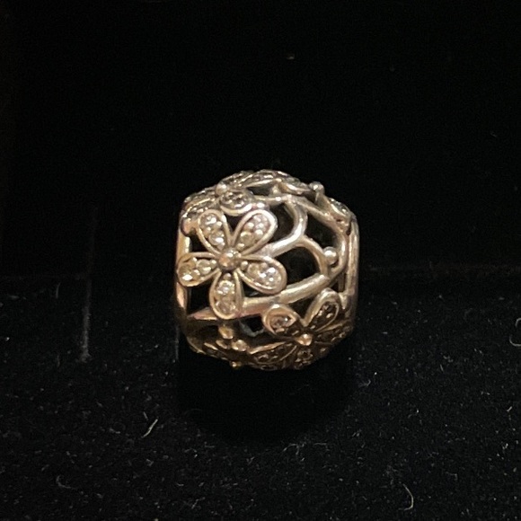 Authentic Pandora dazzling daisy floral vine silver and crystal charm 🌸 - Picture 2 of 4